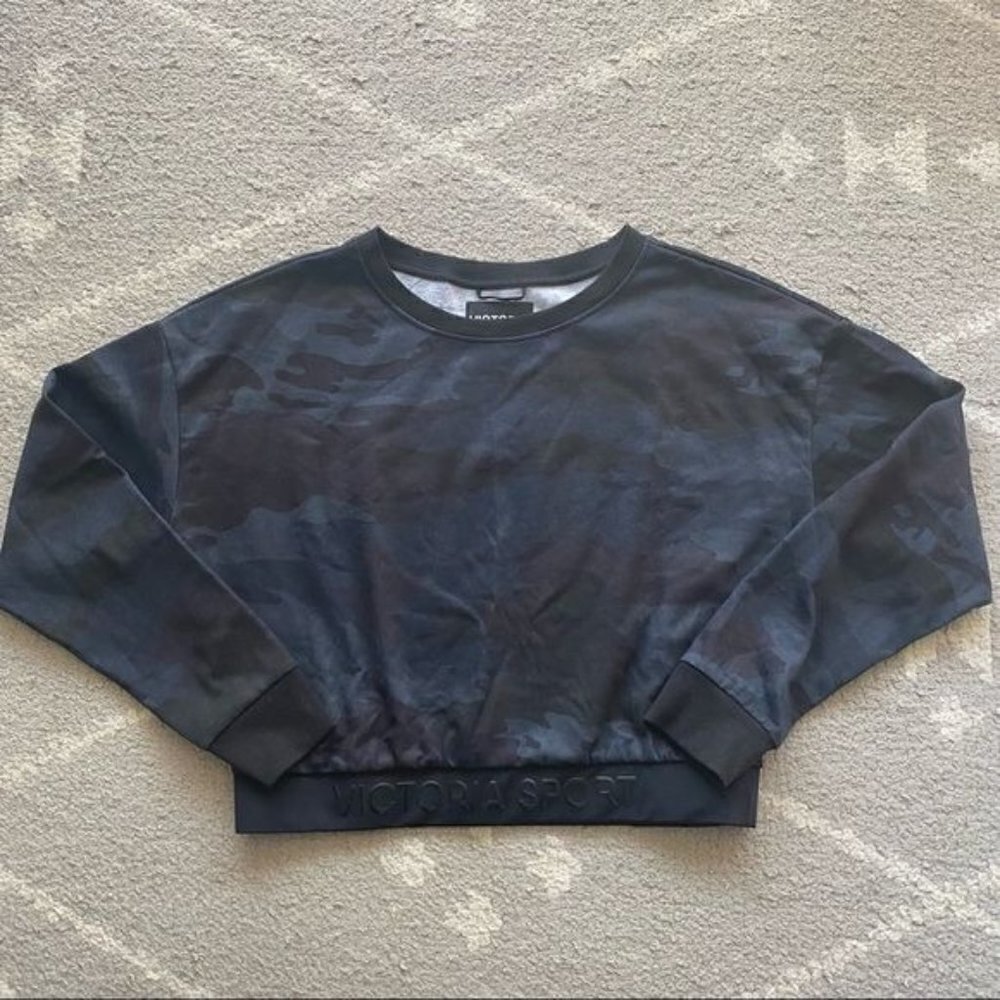 Victoria Sport Dark Camo Cropped Sweatshirt L